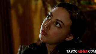 Баща чука си падчерицу като учител който ни распутную школьницу