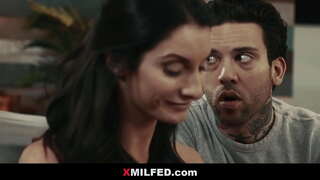 Te Wahine me te whakapeau ke i te Tekitiwhi - XMILFED.com