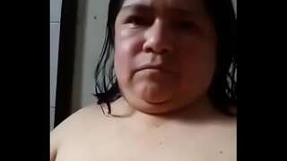 ناضجة في الحمام